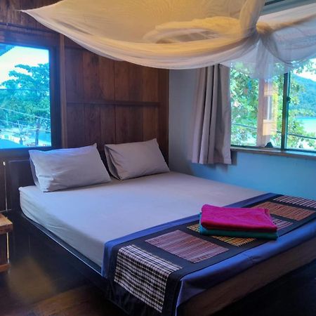 Bong'S Guesthouse M'Pai Bay Koh Rong Sanloem Exterior photo