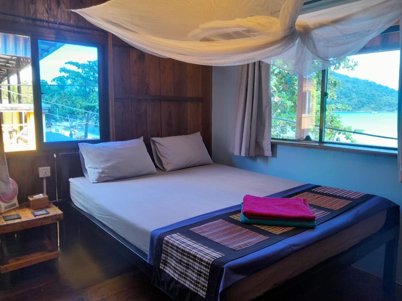 Bong'S Guesthouse M'Pai Bay Koh Rong Sanloem Exterior photo